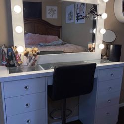 Makeup Vanity Mirror And Desk 