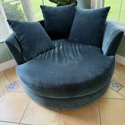 Amelia Grand Chair