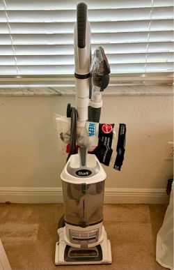 Shark Navigator Lift-Away Professional Vacuum – Excellent Condition