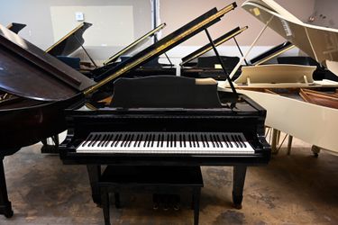 Young Chang G-157 Baby Grand Piano