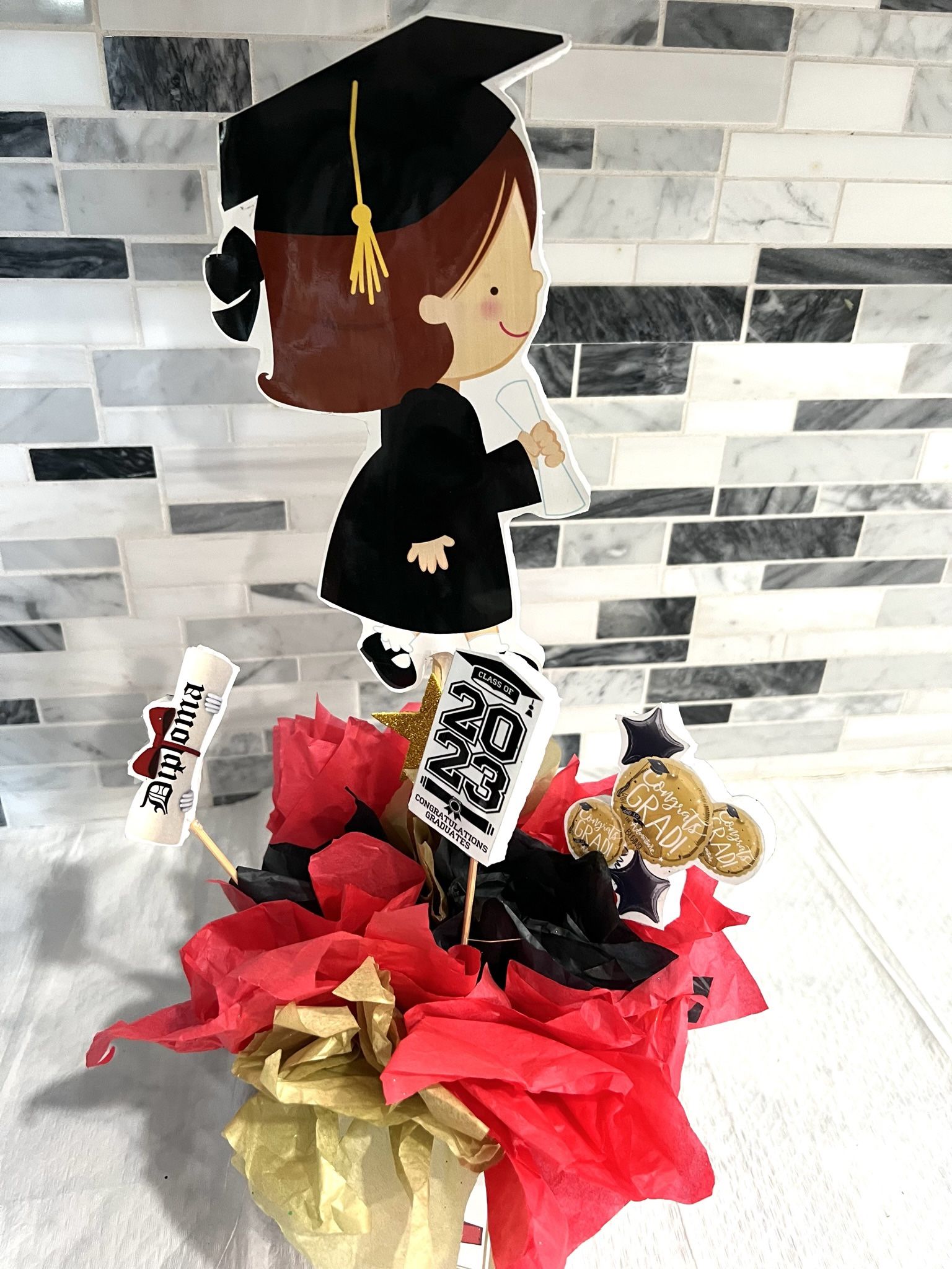 LIKE NEW! Graduation Center Piece 4x4x17