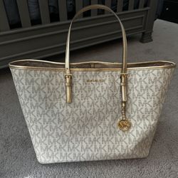 Michael Kors Beige/White Signature Coated Canvas and Leather Jet Set Tote