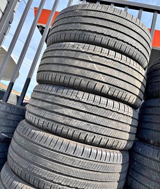 235 45 18 Tires Con 80% De Vida Las 4 De La Marca Michelín
