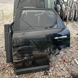 2011 KIA SORENTO DRIVER REAR DOOR COMPLETE PART