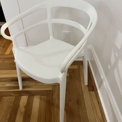 4 Modern Dining White Chairs 