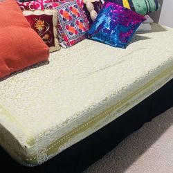 Twin Bed / Day Bed With Mattress. Can Be Used In Living Room.