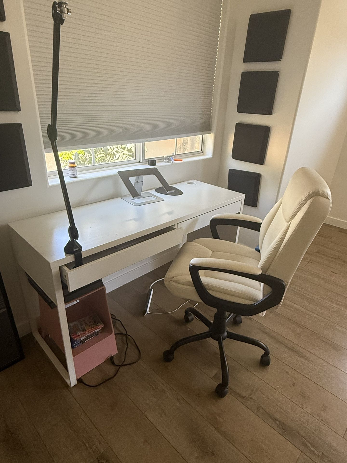 Desk & Chair 