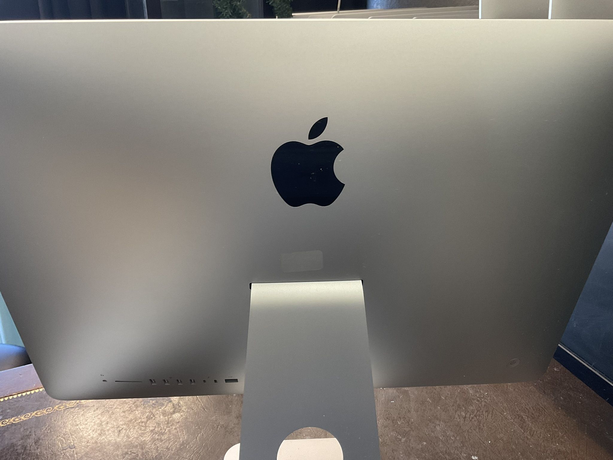 Apple iMac 21.5 inches- MacOS Ventura