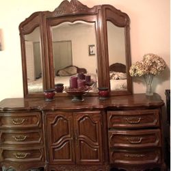 Bedroom Set ~ French Provincial Wood 5 Pieces