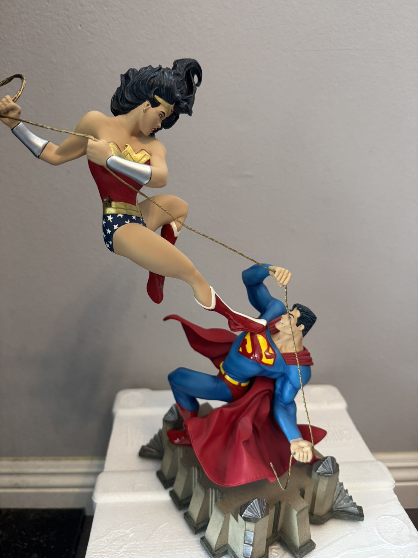 DC Direct Wonder Woman Vs Superman Full Size Statue By Terry Dodson- 1321/2000