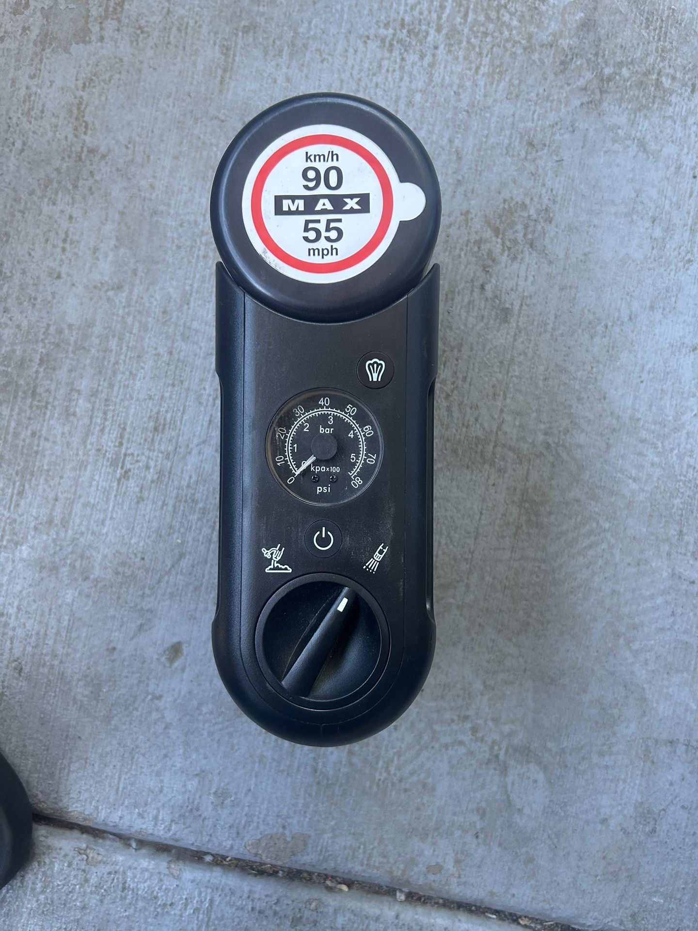 12V tire inflator/air compressor