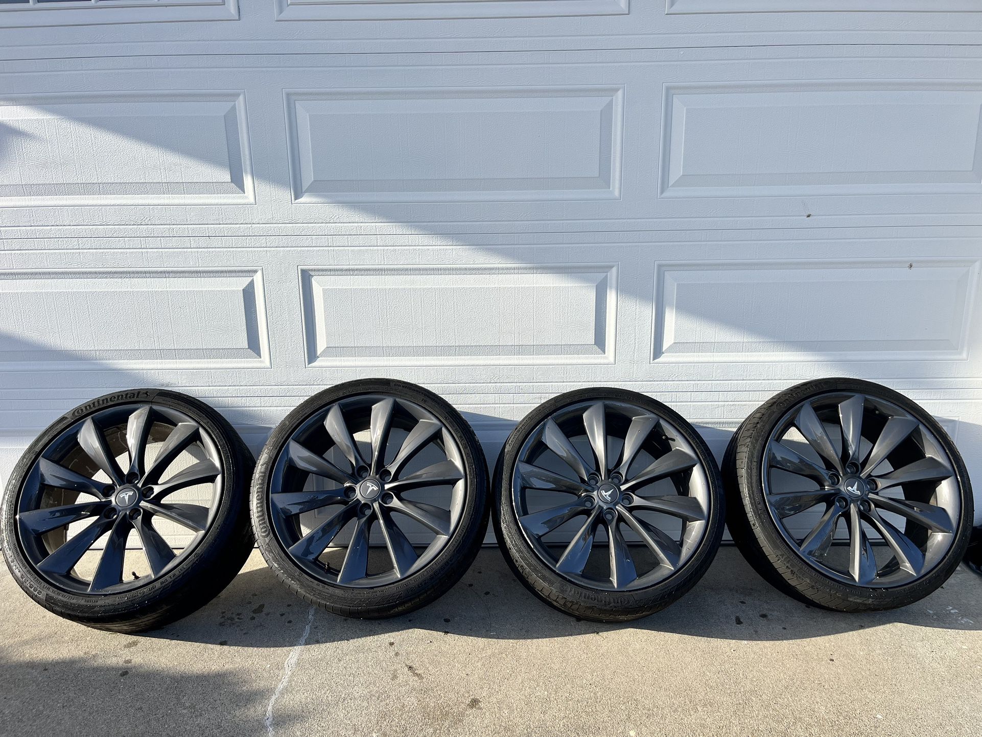 Tesla Model S P85+ 21” Turbine Wheels And Tires 