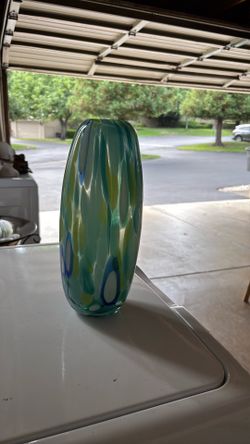 Decorative glass vase ( artwork)