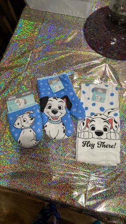 New! Disney 101 Dalmatians Kitchen Oven Mitt and Towel Set