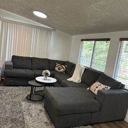 Grey Sectional NO pets NO smoke