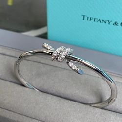 Tiffany Knot Wire Bangle in White Gold with Diamonds Size M