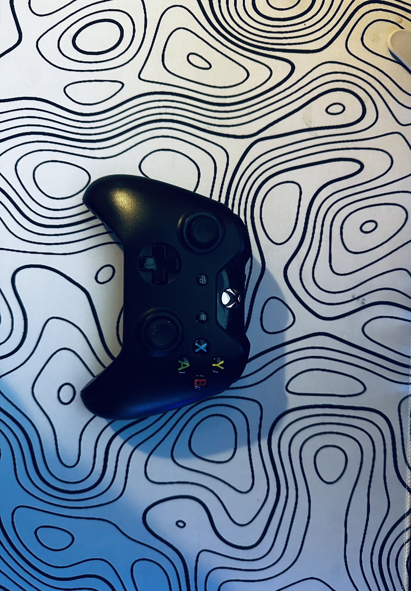 Xbox controller (Xbox One) *Read Description*