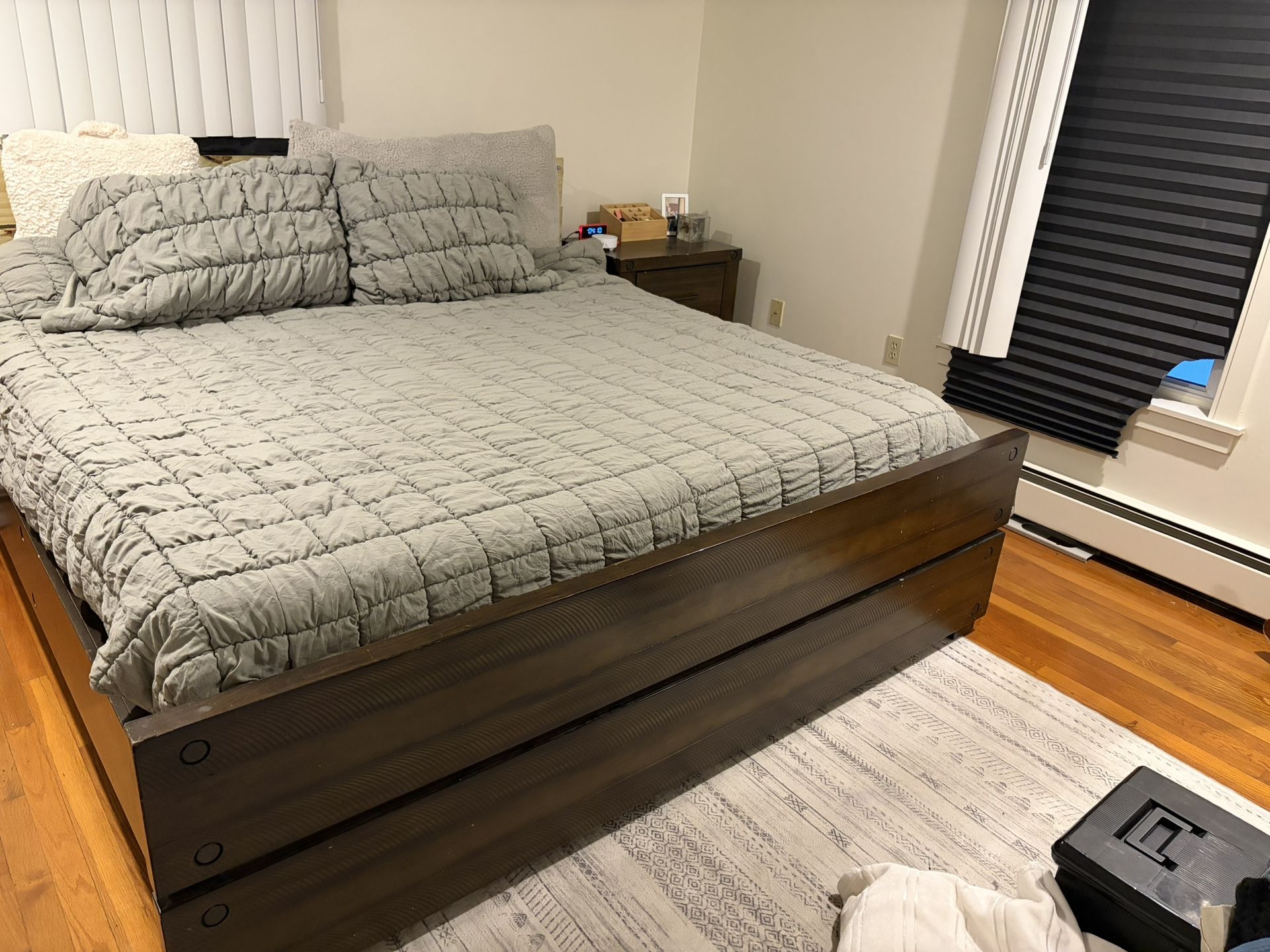 King Bed Frame And Sealy Memory Foam Mattress