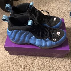 Nike Foams Size 10.5