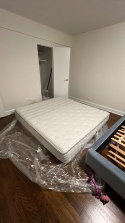 BRAND NEW UNUSED - Leesa King Size Mattress