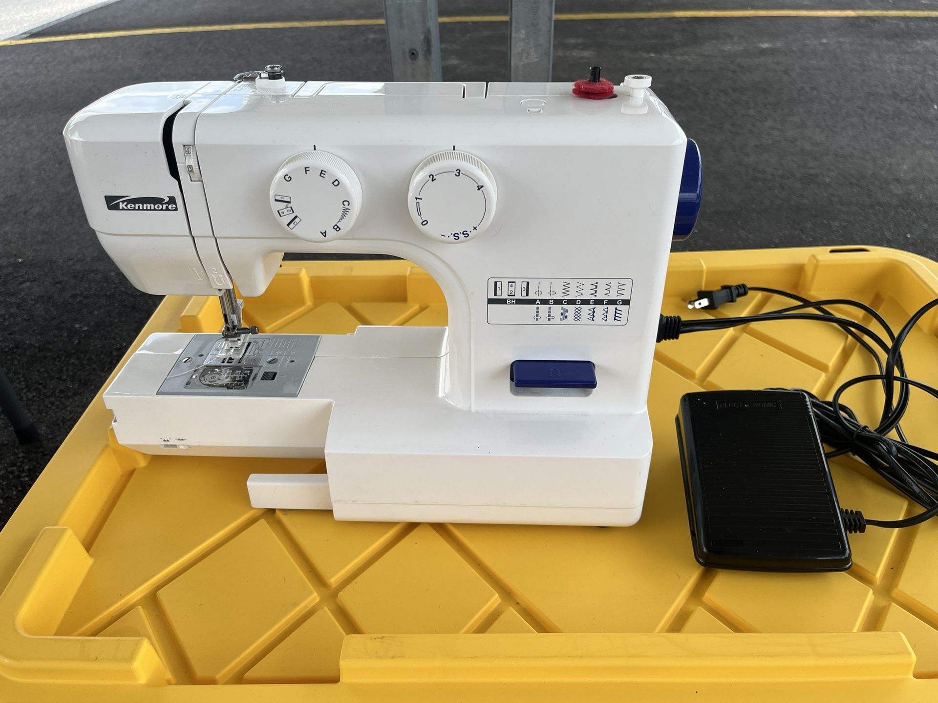 Kenmore 385 Sewing machine With pedal