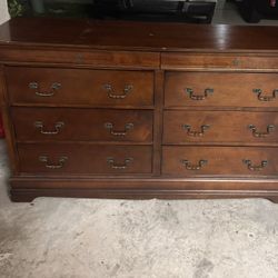 Dresser With Mirror