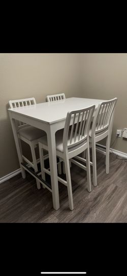 White Bar Table W/four Bar Stools
