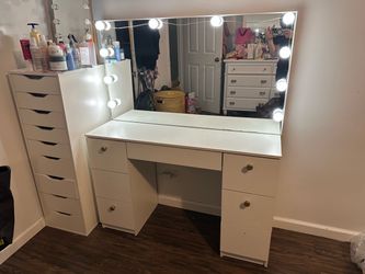 Makeup vanity with lights