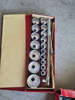 Craftsman 3/4 drive 7/8 to 2,3/8 ratchet and sockets