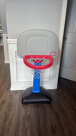Little Tiles adjustable basketball hoop