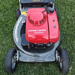 Honda HRC 216 Commercial Lawn Mower 