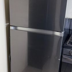 Samsung Refrigerator, Great Condition! Must Go,  Moving This Week!