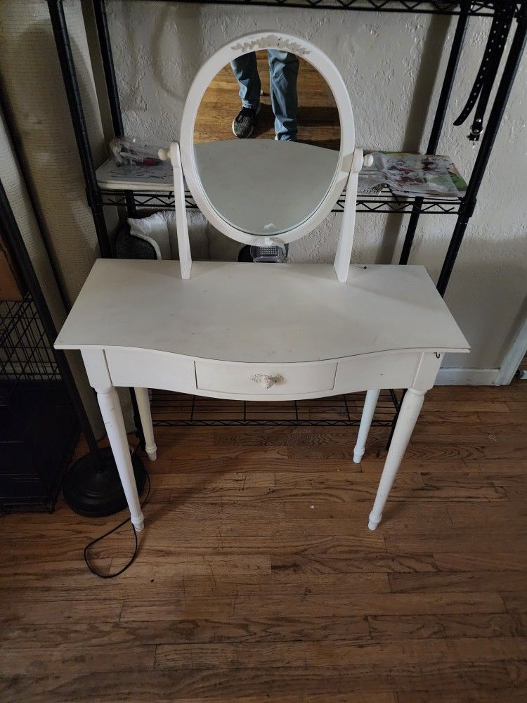 Kids Vanity / Make-up Desk