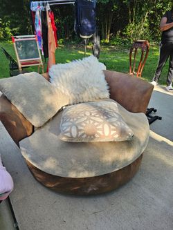 Oversized Swivel Chair w/ Pillows