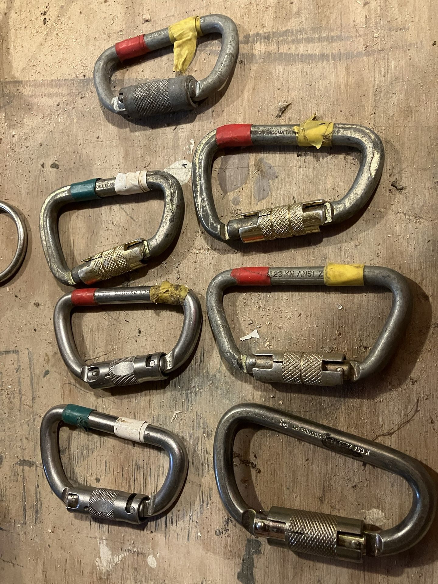 9-Rock D Carabiners