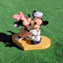 Disney Cruise Line Heart Platform Minnie Kissing Sailor Mickey Statue Figure EUC