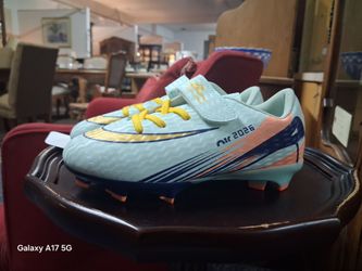 Soccer cleats us size 1youth