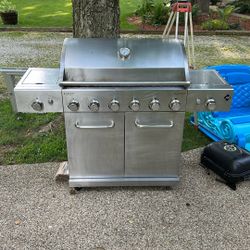 BBQ Grill Gas Members Mark Little Older But Still In Good Shape May Need New Grease Pan 