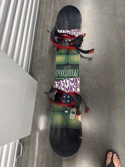 Forum 157 Snowboard with Burton Size 13 adjustable bindings