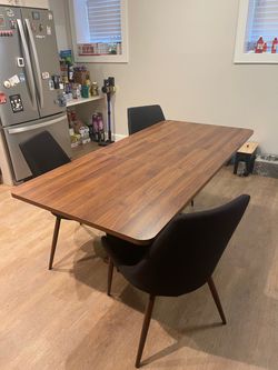 Extendable dining table 55” to 71”