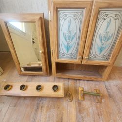 bathroom cabinet/mirror