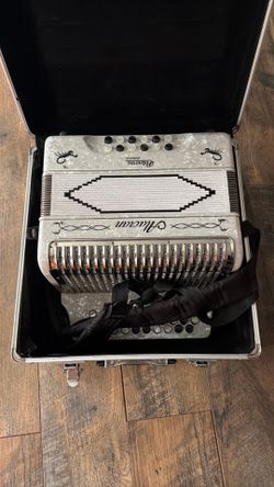 Open Box Alacran 3112 31-Button Diatonic Accordion - Level 2 White, Sol/GCF (contact info removed)9
