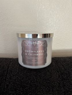 Snowflakes & Cashmere 3-Wick Candle