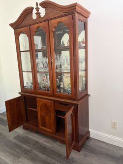 Top half of China cabinet.  Top half only.