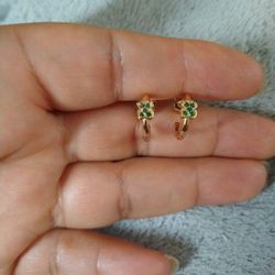 Gold Plated Hoop Earrings/Arracaditas De Oro Laminado 