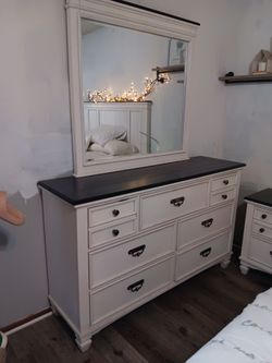 Queen bedroom set