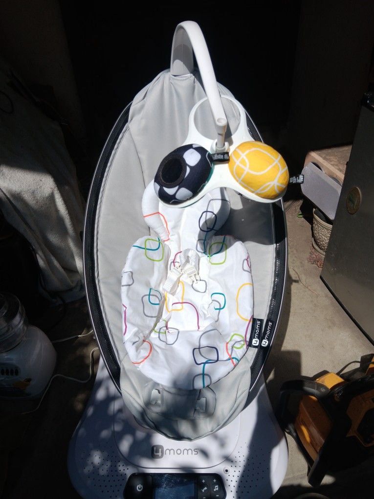 !! Baby Swing By 4 Mom's