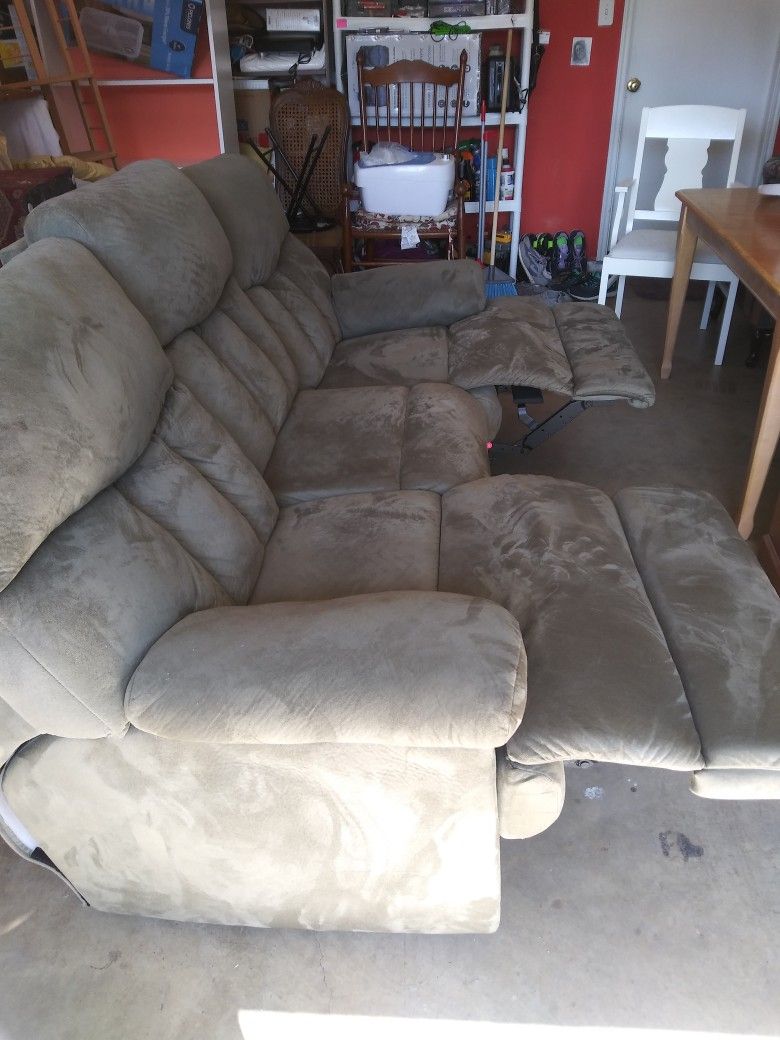 Reclinable Sofa