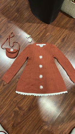 Girl’s size 7/8 Dress with purse & hair clips