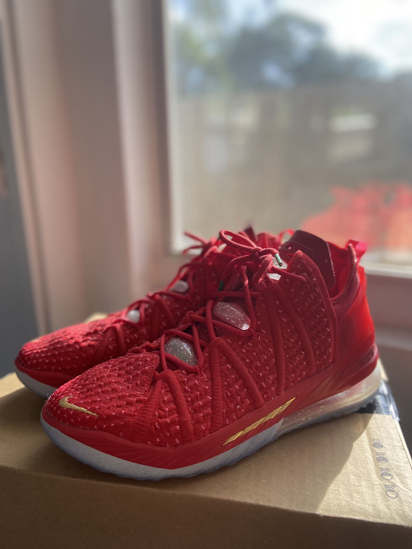 Nike Lebron 18 Christmas In LA